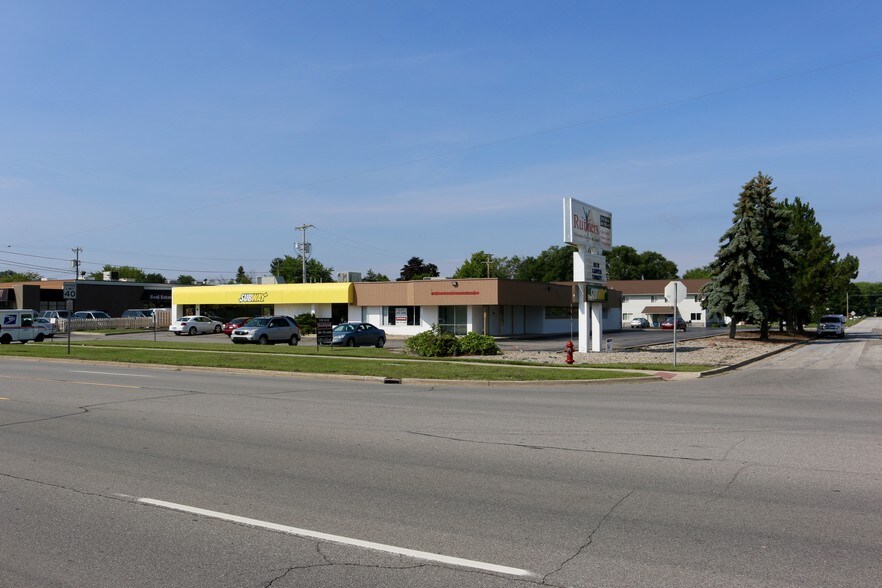 2829-2835 Bay Rd, Saginaw, MI à louer - Photo principale – Image 1 sur 5