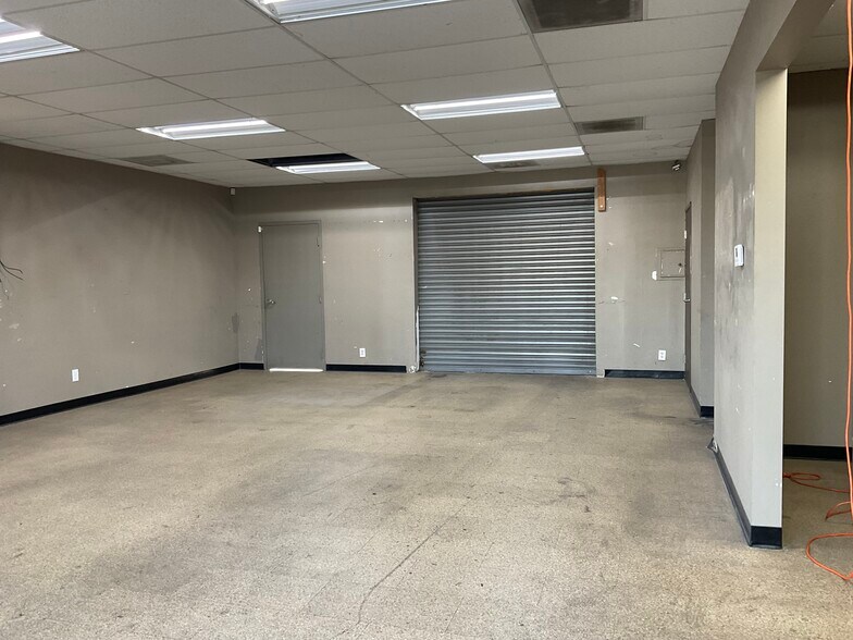 273-323 N Mountain Ave, Upland, CA à louer - Photo intérieure – Image 2 sur 13