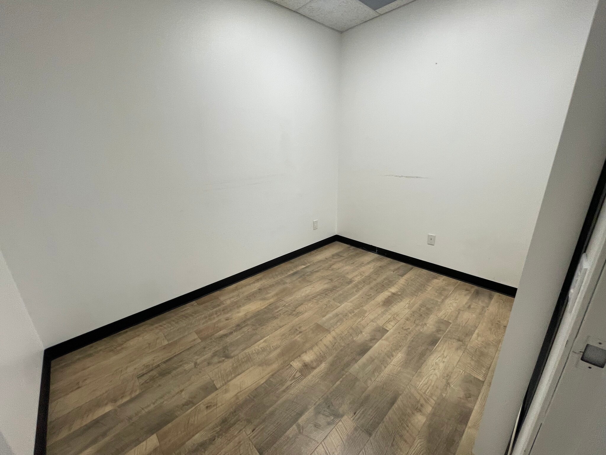 901 W Civic Center Dr, Santa Ana, CA à louer Photo intérieure– Image 1 sur 11