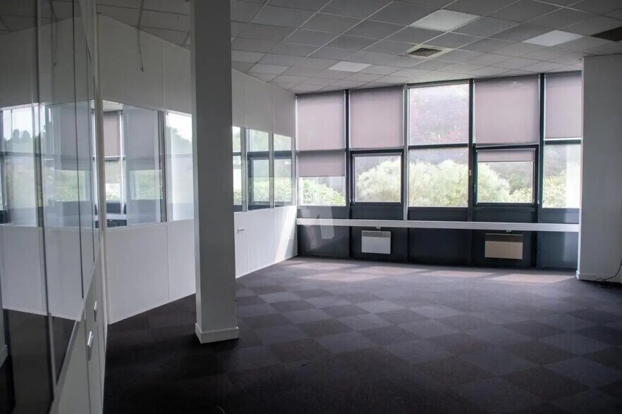 Local d’activités dans Villebon-sur-Yvette à louer - Photo intérieure – Image 2 sur 9