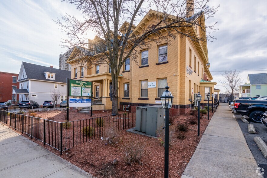 578 Main St, Malden, MA à louer - Photo de l’immeuble – Image 2 sur 22