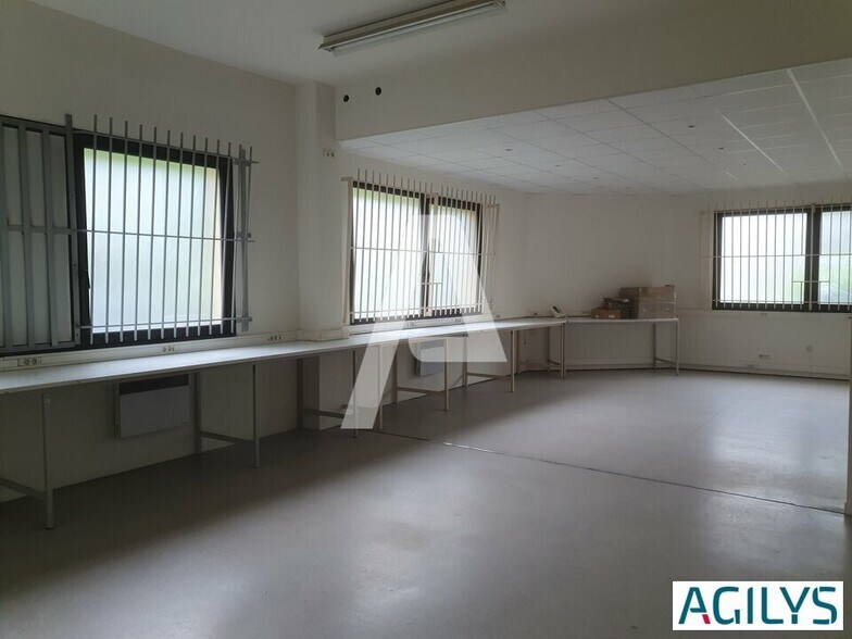65 Avenue Du General De Gaulle, Champs-sur-Marne à louer - Photo de l’immeuble – Image 3 sur 9