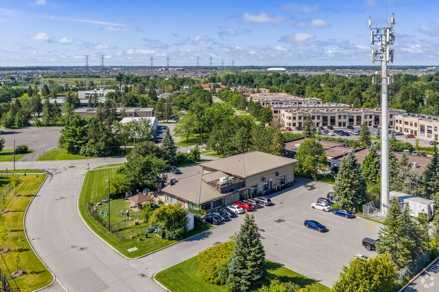 80 Terence Matthews Cres, Ottawa, ON à louer - Aérien – Image 2 sur 2
