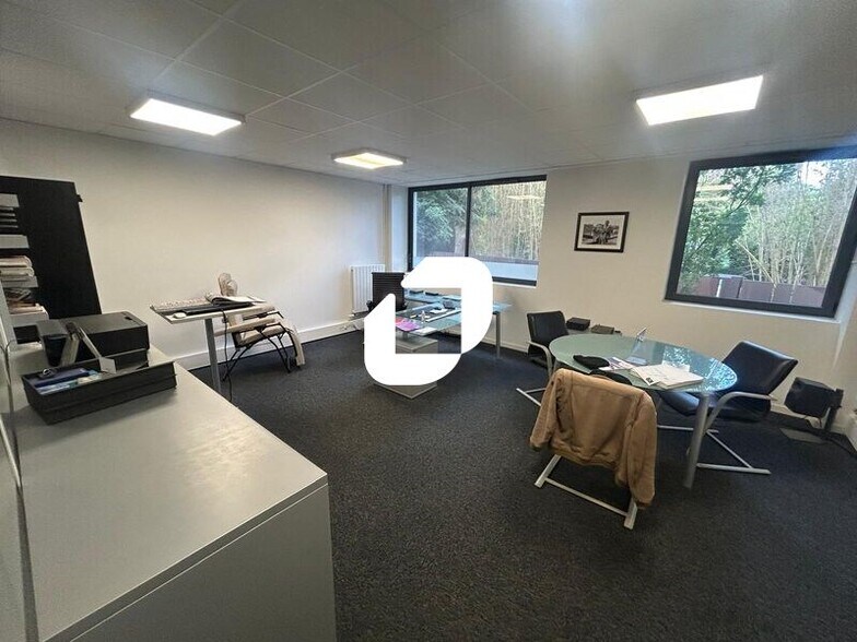 Bureau dans Rueil-Malmaison à vendre - Photo de l’immeuble – Image 3 sur 8