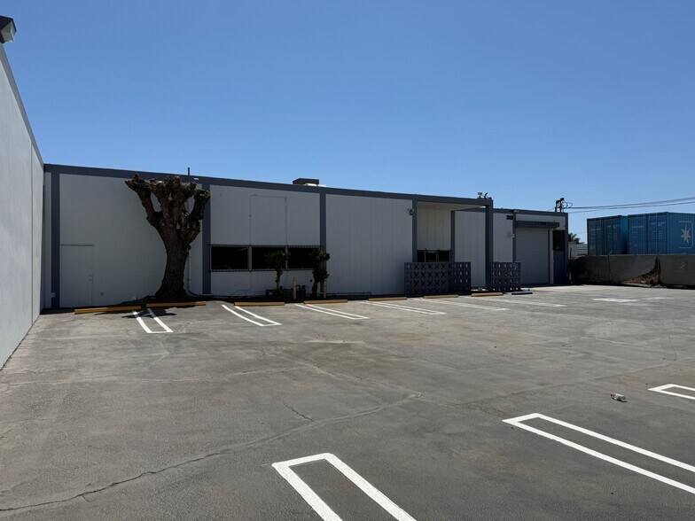 210 W 131th St, Los Angeles, CA à louer - Photo de l’immeuble – Image 3 sur 7