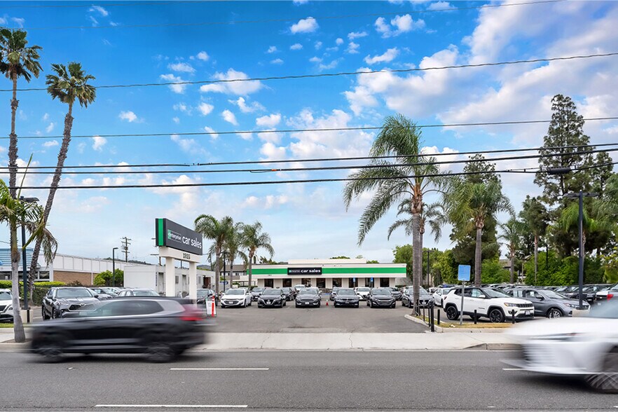 1925 N Tustin St, Orange, CA à vendre - Photo de l’immeuble – Image 2 sur 5