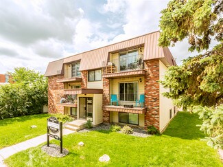 Plus de détails pour 11936 66th St NW, Edmonton, AB - Logement à vendre