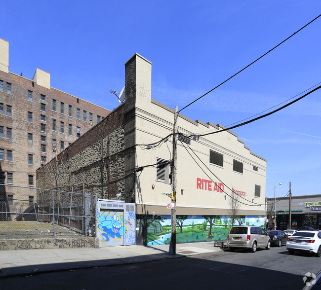 650 E Tremont Ave, Bronx, NY à louer - Photo de l’immeuble – Image 2 sur 2