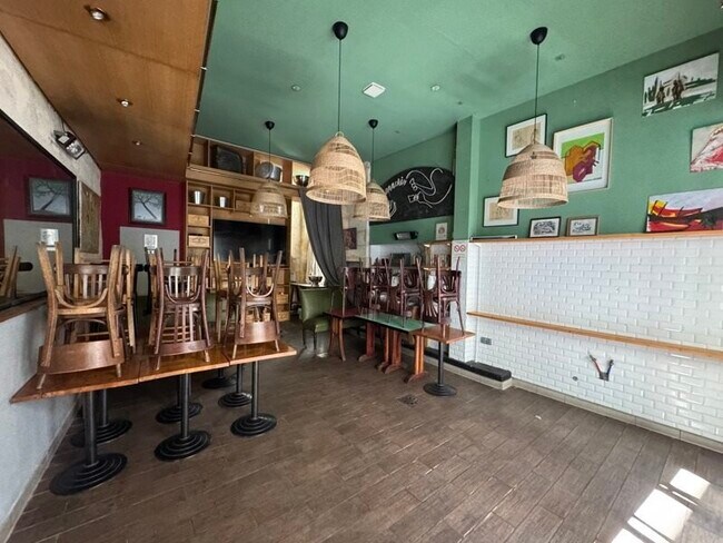 Plus de détails pour Local commercial à vendre