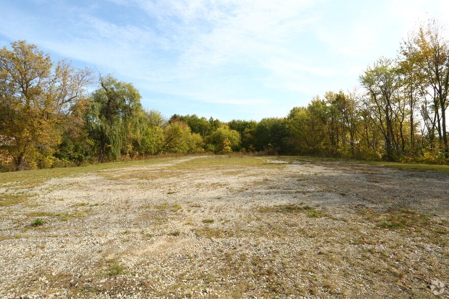 1338 N Belsay Rd, Burton, MI à vendre - Photo de l’immeuble – Image 1 sur 17