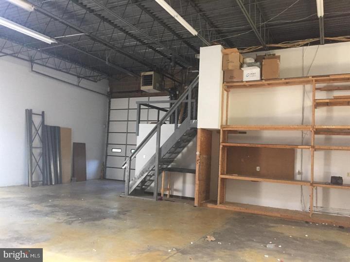 86 Tomlinson Rd, Huntingdon Valley, PA à louer - Photo de l’immeuble – Image 3 sur 9