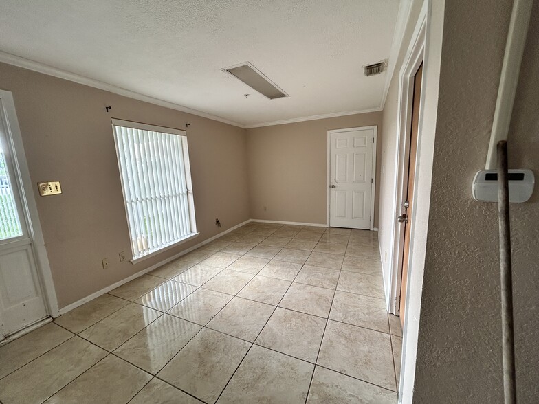 3315 Fm 523 Rd, Oyster Creek, TX à vendre - Hall d’entrée – Image 2 sur 54