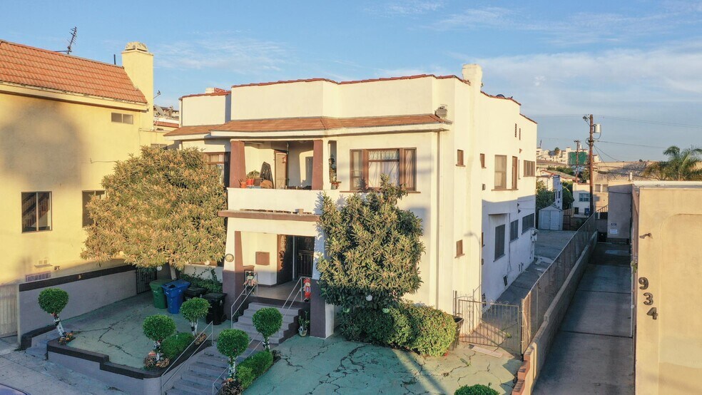 938 Everett St, Los Angeles, CA à vendre - Photo de l’immeuble – Image 2 sur 16