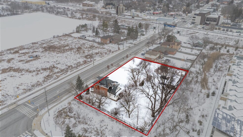 6830 Main St W, Milton, ON à vendre - Aérien – Image 1 sur 1