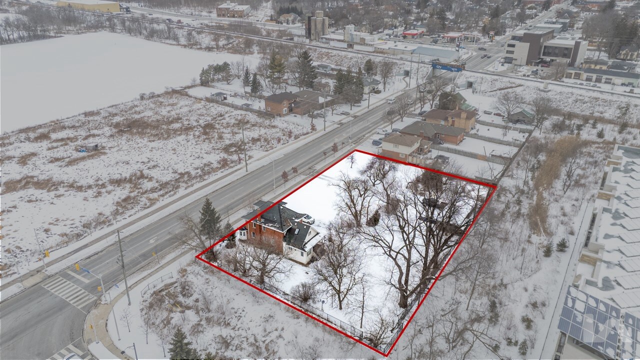 6830 Main St W, Milton, ON à vendre Aérien– Image 1 sur 2