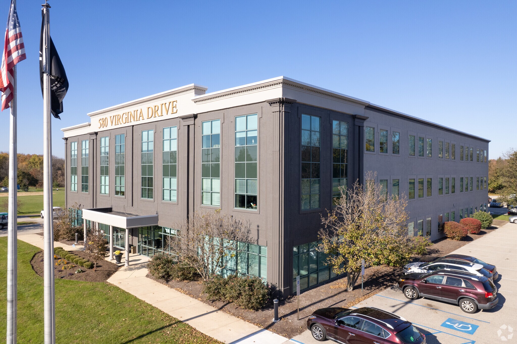 580 Virginia Dr, Fort Washington, PA à louer Photo de l’immeuble– Image 1 sur 9