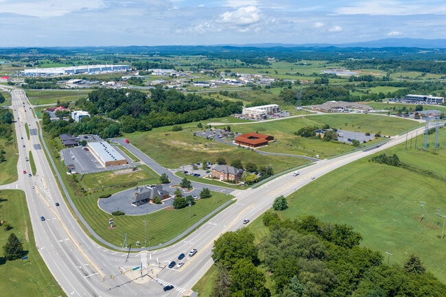 Plus de détails pour Development-Ready Mixed-Use Parcels – Terrain aux enchères, Fishersville, VA