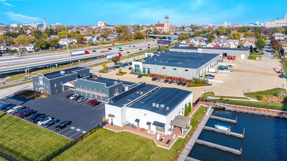 Harbor District Portfolio portefeuille de 5 biens à vendre sur LoopNet.fr - Aérien – Image 2 sur 8