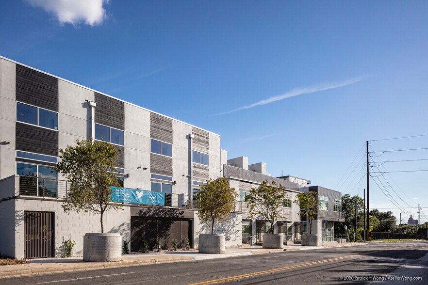 1701 E Martin Luther King Jr Blvd, Austin, TX à louer - Photo de l’immeuble – Image 3 sur 16