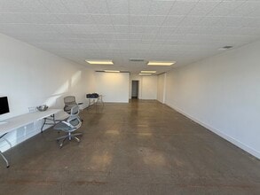 115-119 N Prospect Ave, Tustin, CA à louer Photo intérieure– Image 1 sur 6