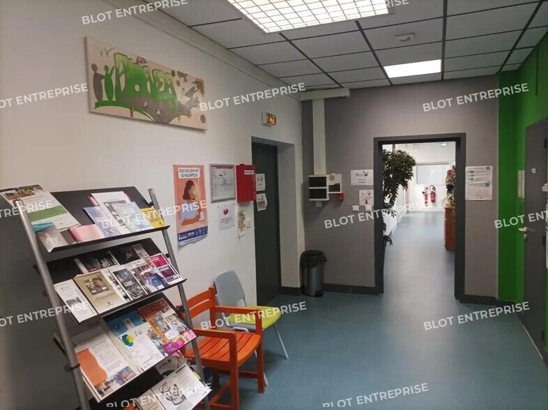 Bureau dans Saint-Brieuc à louer - Photo de l’immeuble – Image 3 sur 10