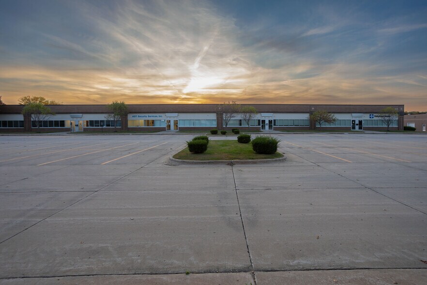 3620 SW 61st St, Des Moines, IA à louer - Photo de l’immeuble – Image 1 sur 4