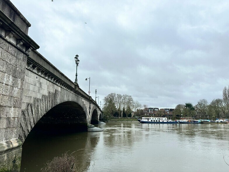 Kew Bridge Rd, Brentford à louer - Photo de l’immeuble – Image 3 sur 11