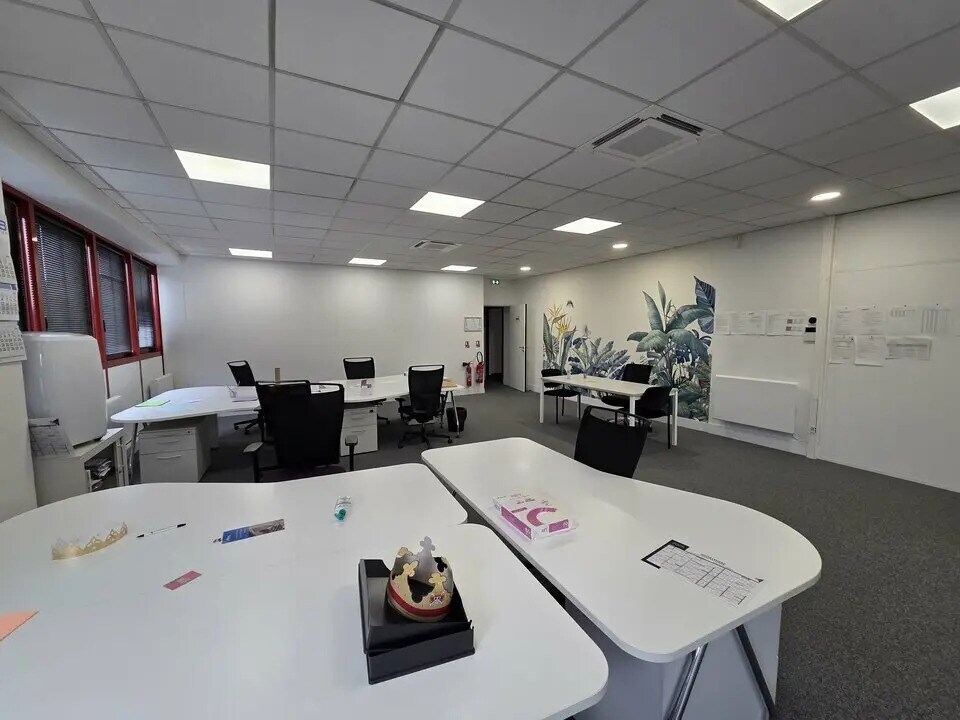 Bureau dans Villepinte à louer Photo de l’immeuble– Image 1 sur 8