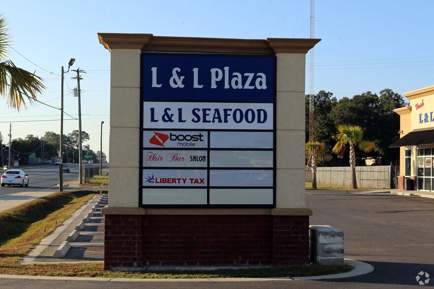 1673 N Pace Blvd, Pensacola, FL à louer - Photo de l’immeuble – Image 3 sur 8