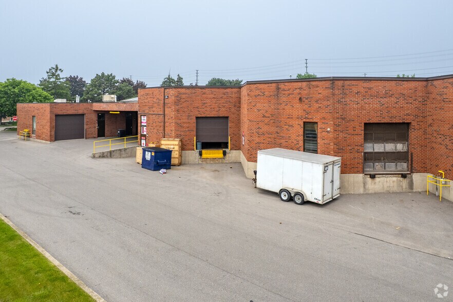 14 Connie Cres, Vaughan, ON à louer - Photo de l’immeuble – Image 2 sur 2