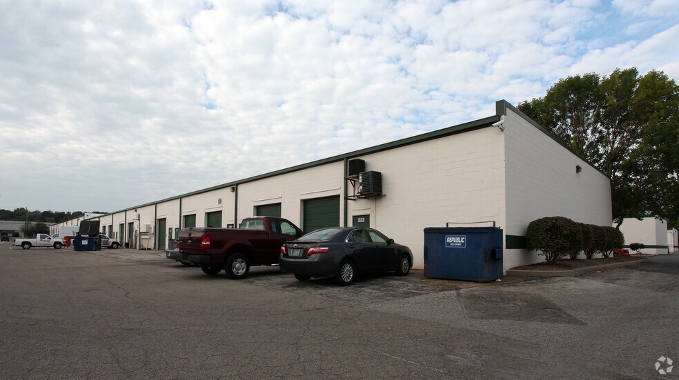 5602 Elmwood Ave, Indianapolis, IN à louer - Photo de l’immeuble – Image 2 sur 13