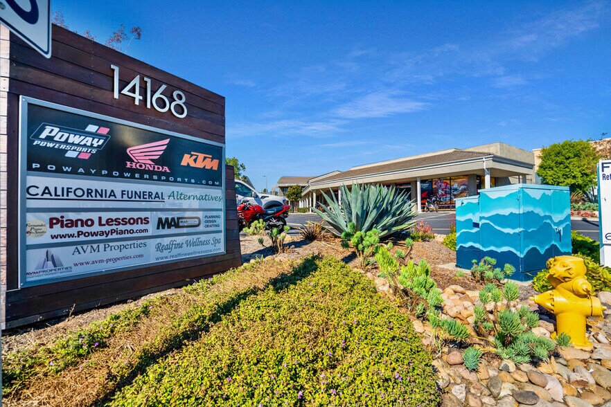 14168 Poway Rd, Poway, CA à louer - Photo de l’immeuble – Image 2 sur 22