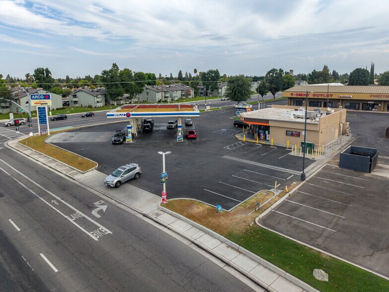 6300 White Ln, Bakersfield, CA à vendre - Photo de l’immeuble – Image 3 sur 17