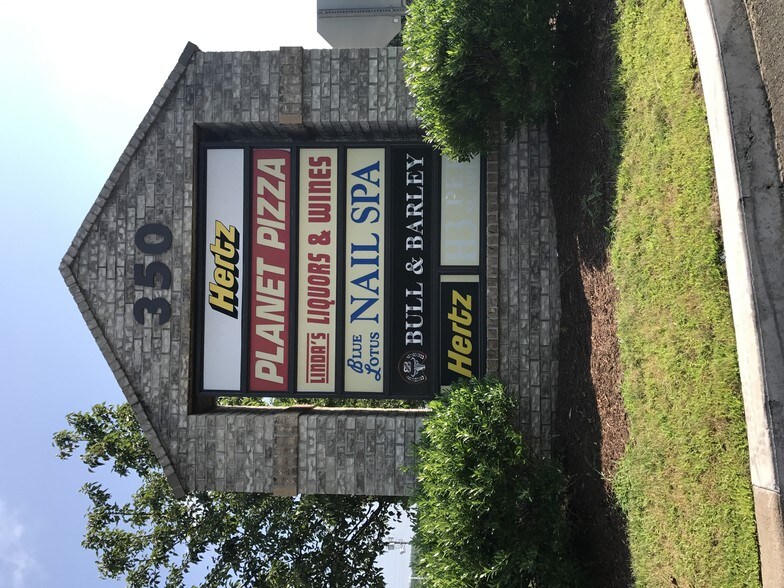 350 Bridgeport Ave, Shelton, CT à louer - Photo de l’immeuble – Image 2 sur 4