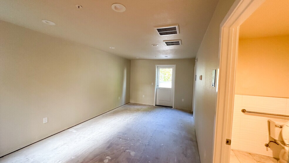 14521 Big Basin Way, Saratoga, CA à louer - Photo de l’immeuble – Image 2 sur 29