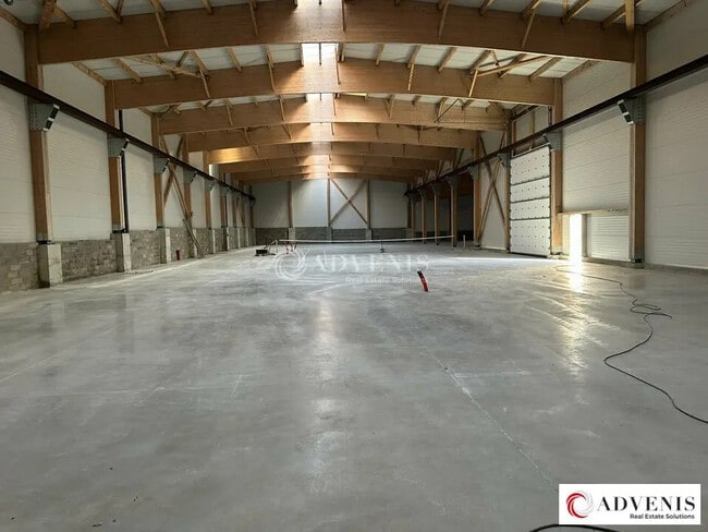 Plus de détails pour Local d’activités à vendre