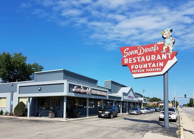 921-925 E Roosevelt Rd, Wheaton, IL à louer - Photo de l’immeuble – Image 2 sur 18
