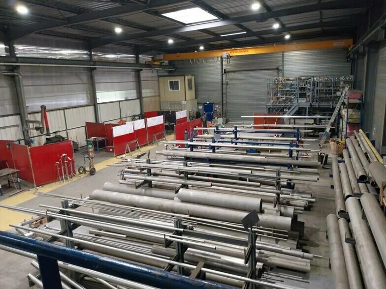 Local d’activités dans SAINT-VIGOR-D'YMONVILLE à louer - Photo de l’immeuble – Image 3 sur 5