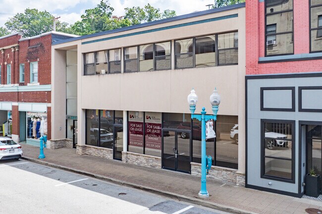 Plus de détails pour 28-32 E Main St, Carnegie, PA - Bureau à vendre