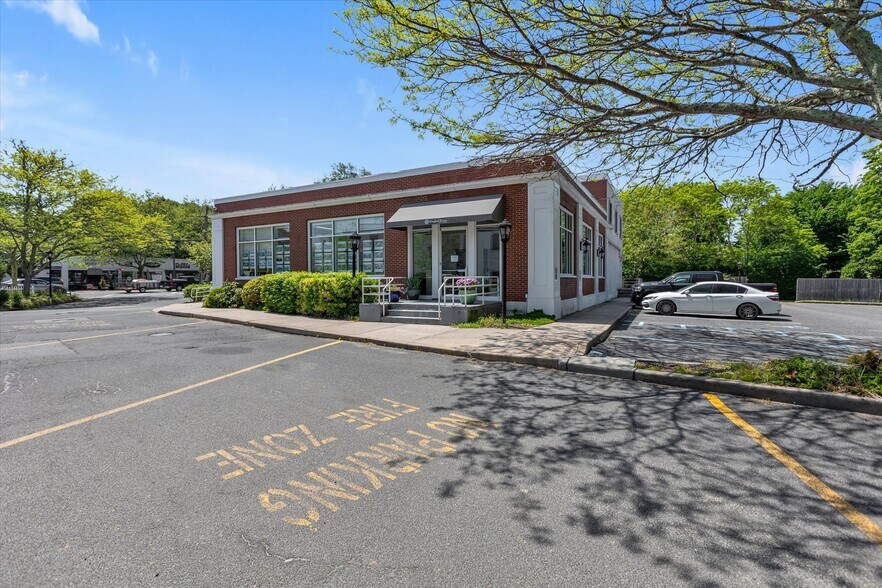 2488 Montauk Hwy, Bridgehampton, NY à louer - Photo de l’immeuble – Image 3 sur 30