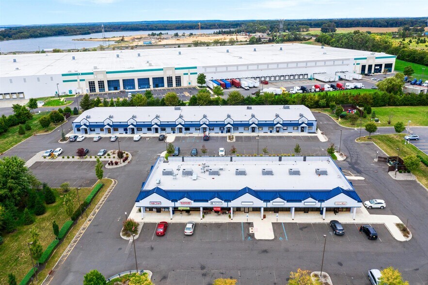 891-893 Cranbury South River Rd, Monroe Township, NJ à louer - Photo de l’immeuble – Image 1 sur 9