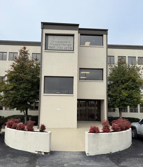 2606 N Greenway Dr, Knoxville, TN à louer - Photo de l’immeuble – Image 3 sur 20