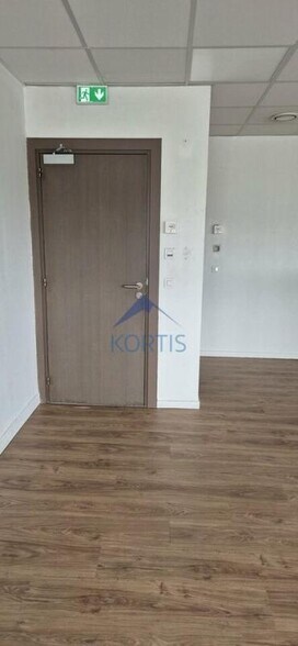 5 Rue Edison, Bron à louer - Photo intérieure – Image 2 sur 7