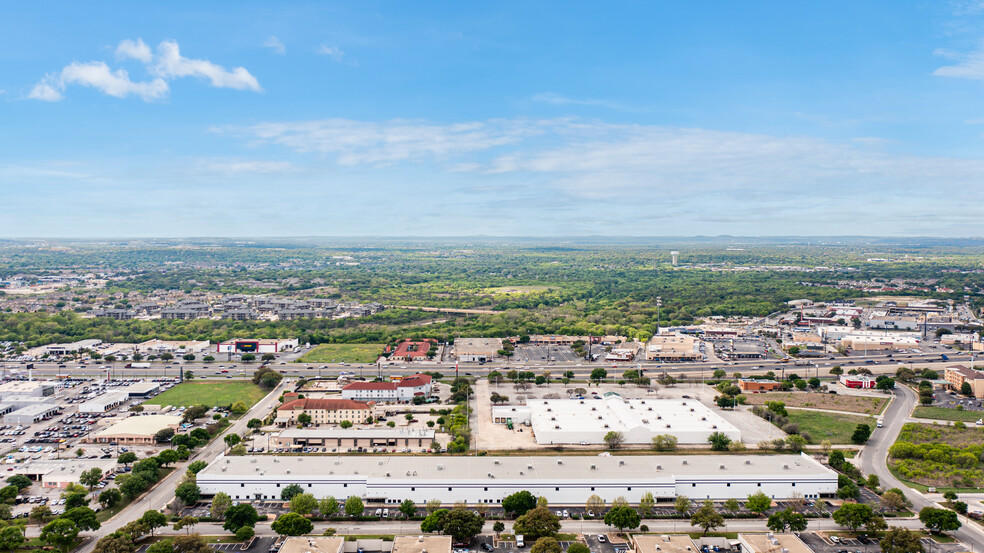 1803 Grandstand Dr, San Antonio, TX à louer - Photo de l’immeuble – Image 2 sur 10