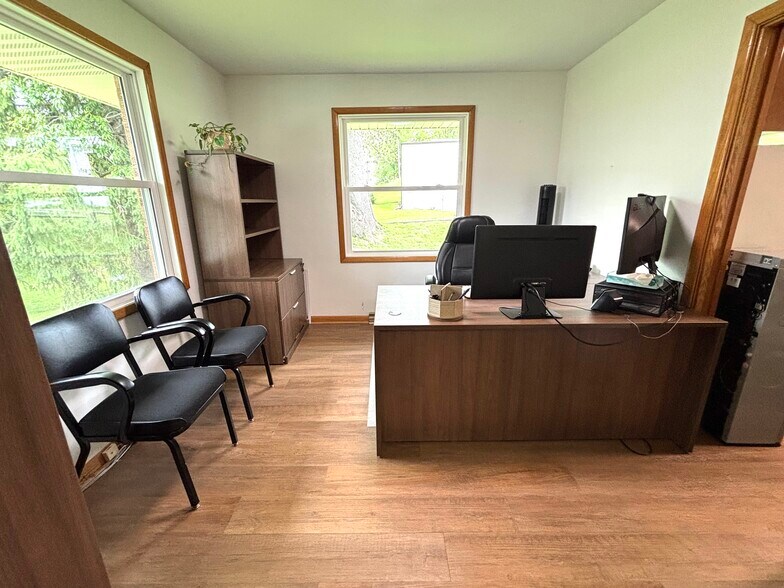 99 N Sugar St, Saint Clairsville, OH à vendre - Photo de l’immeuble – Image 3 sur 9