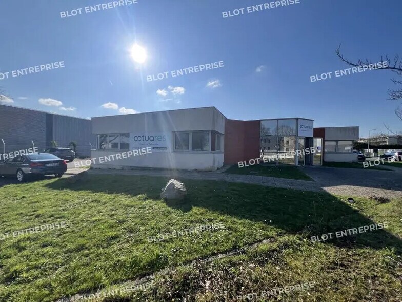 19 Rue Marcel Dassault, Sainte-Luce-sur-Loire à louer - Photo de l’immeuble – Image 2 sur 9