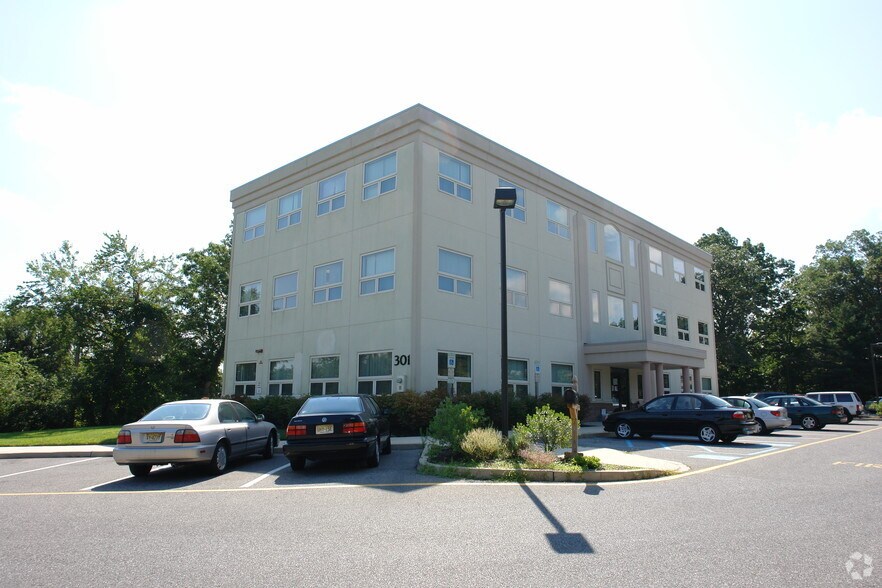 301 Lakehurst Rd, Toms River, NJ à louer - Photo principale – Image 1 sur 4