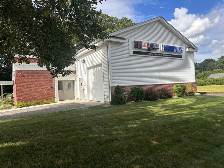 637 Front St, Chicopee, MA à vendre - Photo de l’immeuble – Image 2 sur 9