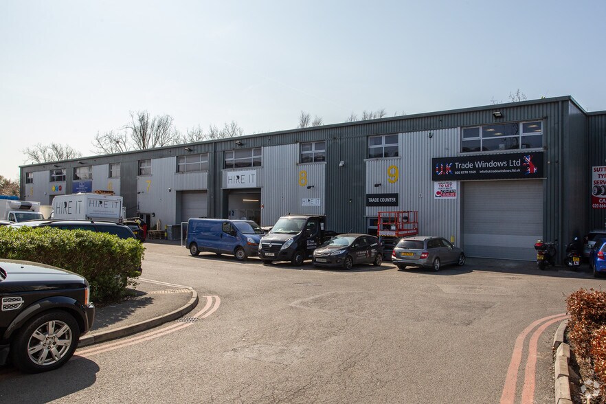 Minden Rd, Sutton à louer - Photo principale – Image 1 sur 5