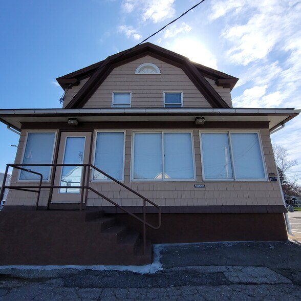 1074 Washington St, Attleboro, MA à vendre - Photo de l’immeuble – Image 3 sur 36
